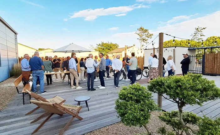 Les résidents de La Passerelle lors d'un afterwork